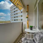 - Haus K, App 0k0306 *